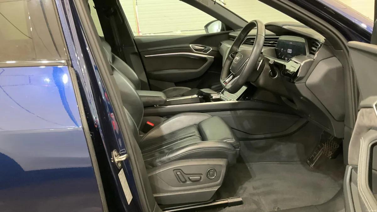 AUDI E-TRON BLACK EDITION 55 QUATTRO / 95KwH - Image 2