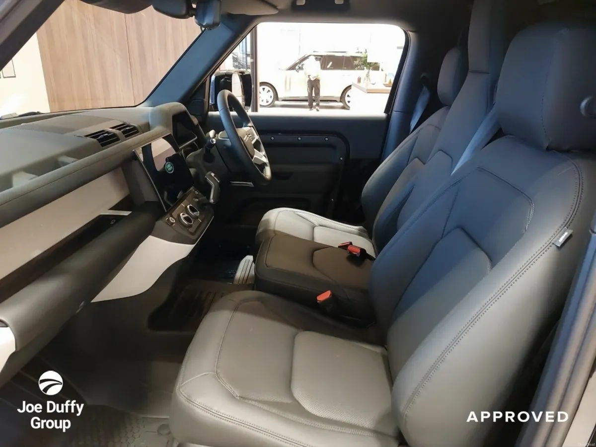 Land Rover Defender X-DYNAMIC SE 3.0 90 D250 - Image 4