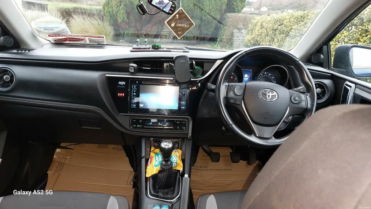 Toyota Auris 2017 - Image 2