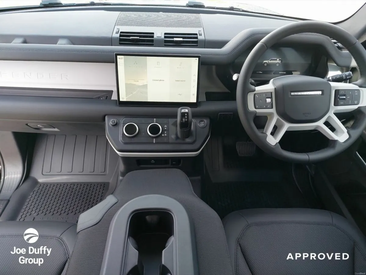 Land Rover Defender Hard Top S D250 - Image 4
