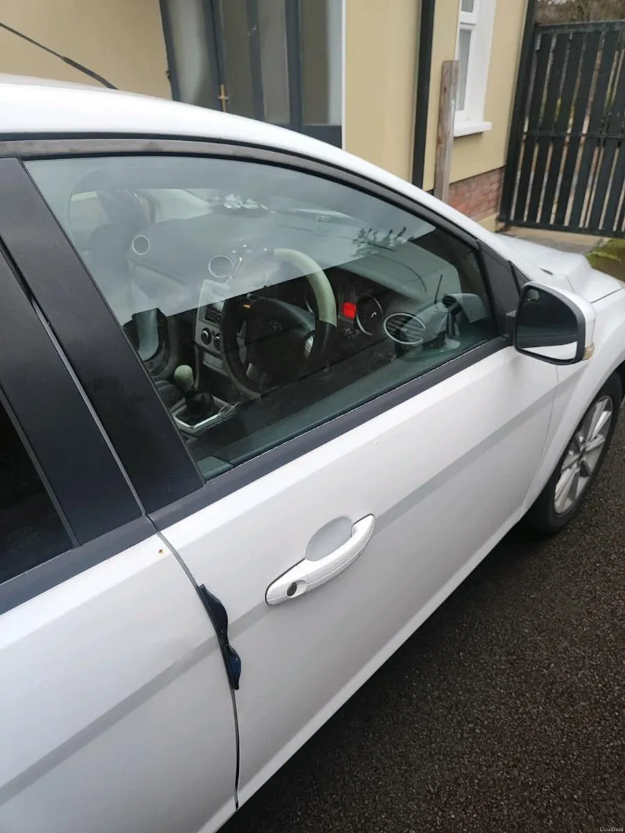 Ford Focus 2011 - Image 3