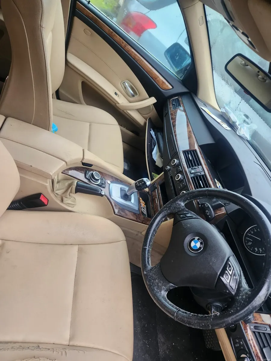 BMW 5-Series 2009 - Image 1
