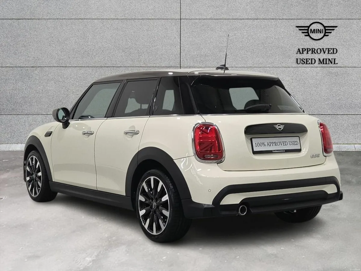 Mini Cooper 5-Door Cooper Exclusive - Image 3