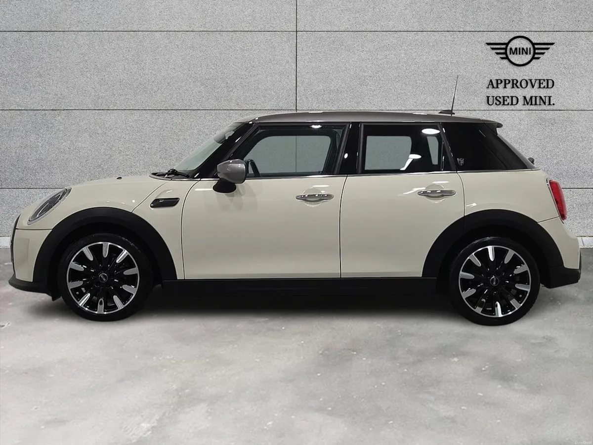 Mini Cooper 5-Door Cooper Exclusive - Image 4