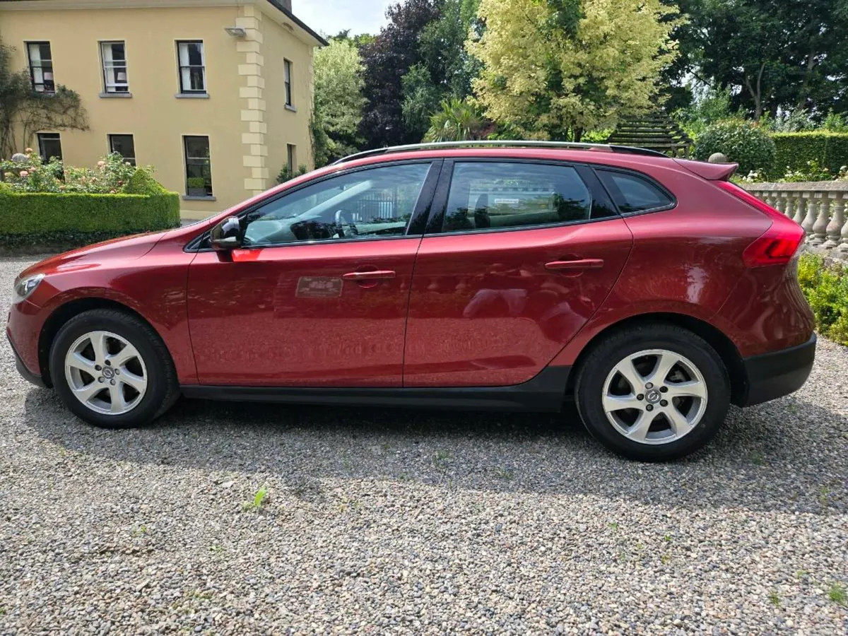 Volvo V40 Cross Country - Image 2