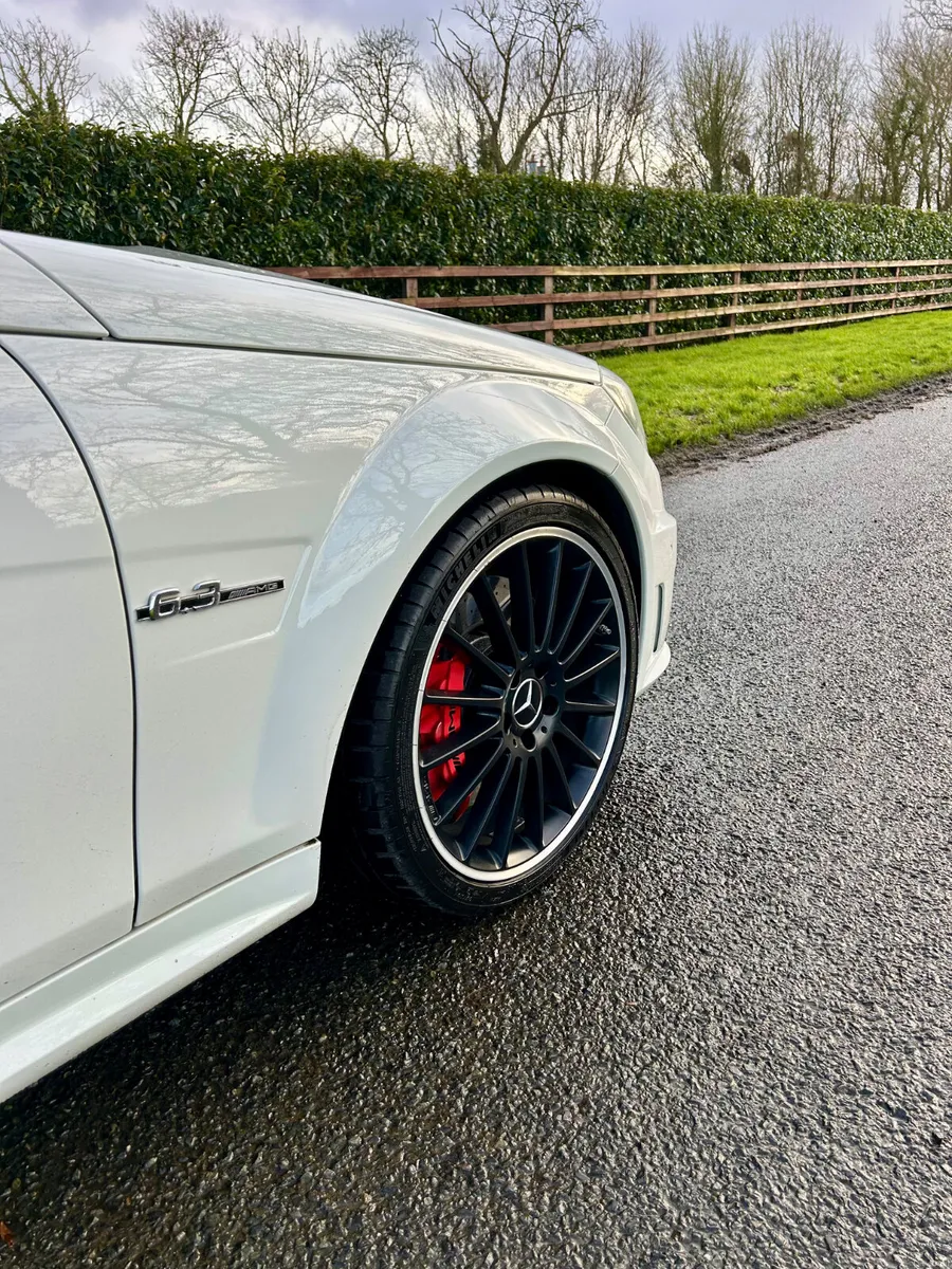 Mercedes-Benz C63 AMG 125 - Image 3