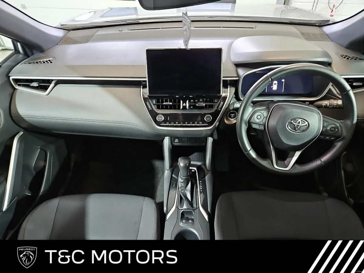 Toyota Corolla Cross 1.8 Hybrid Luna Hatchback - R - Image 3
