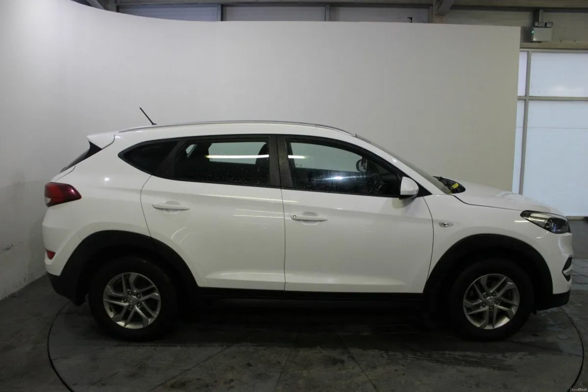 Hyundai Tucson 1.7 D Comfort Premium (TENDER 5) - Image 3