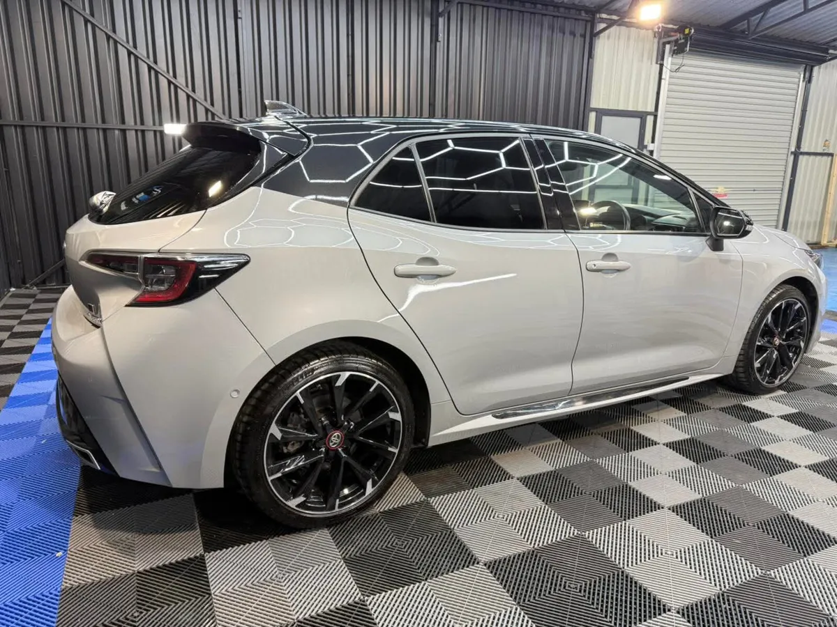 Toyota Corolla  VVTI 1.8 HYBRID GR SPORT BI TONE - Image 3