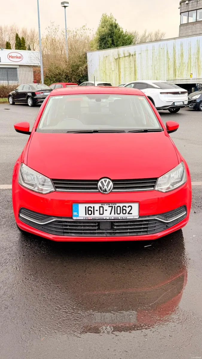 Volkswagen Polo 2016 - Red - Image 1