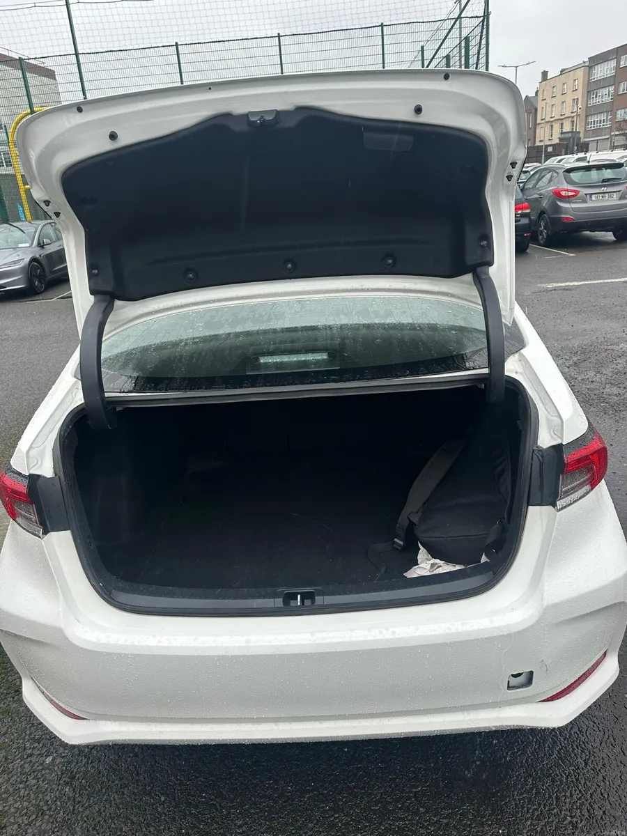 Toyota Corolla automatic hybrid 2022 - Image 3