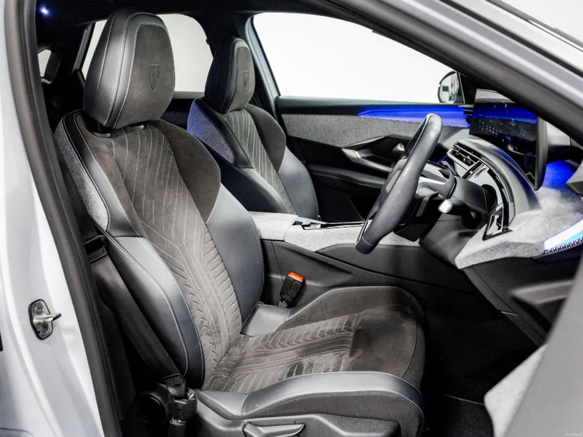 Peugeot 3008 E-GT 73kWh 210HP - Image 4