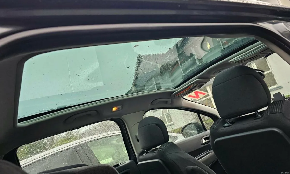 Peugeot 5008 automatic, long nct, low mileage - Image 4