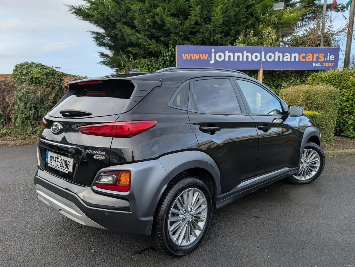 Hyundai KONA EXCUTIVE - Image 3