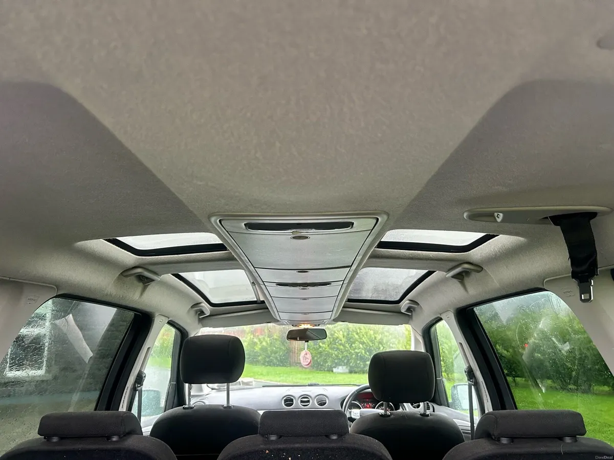 Ford Galaxy - Image 4