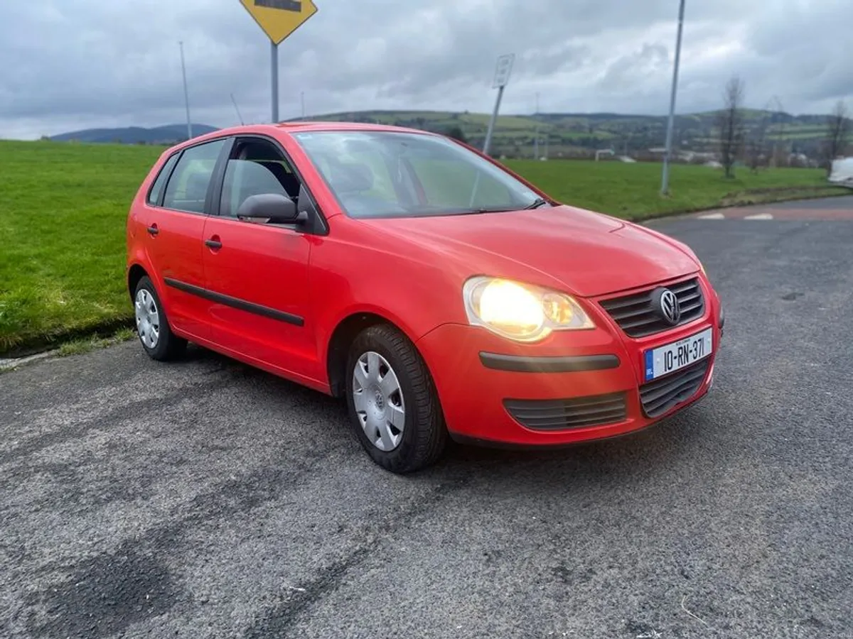 2010 Volkswagen Polo - Image 2