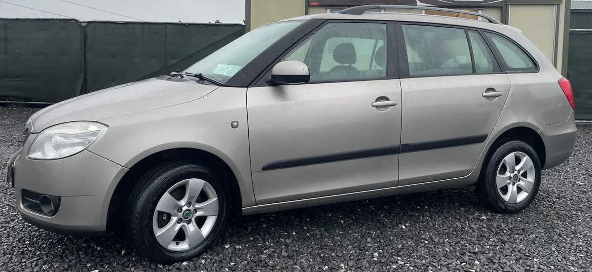 🔵 Skoda Fabia AMBIENTE 1.2 PETROL 70BHP - Image 2