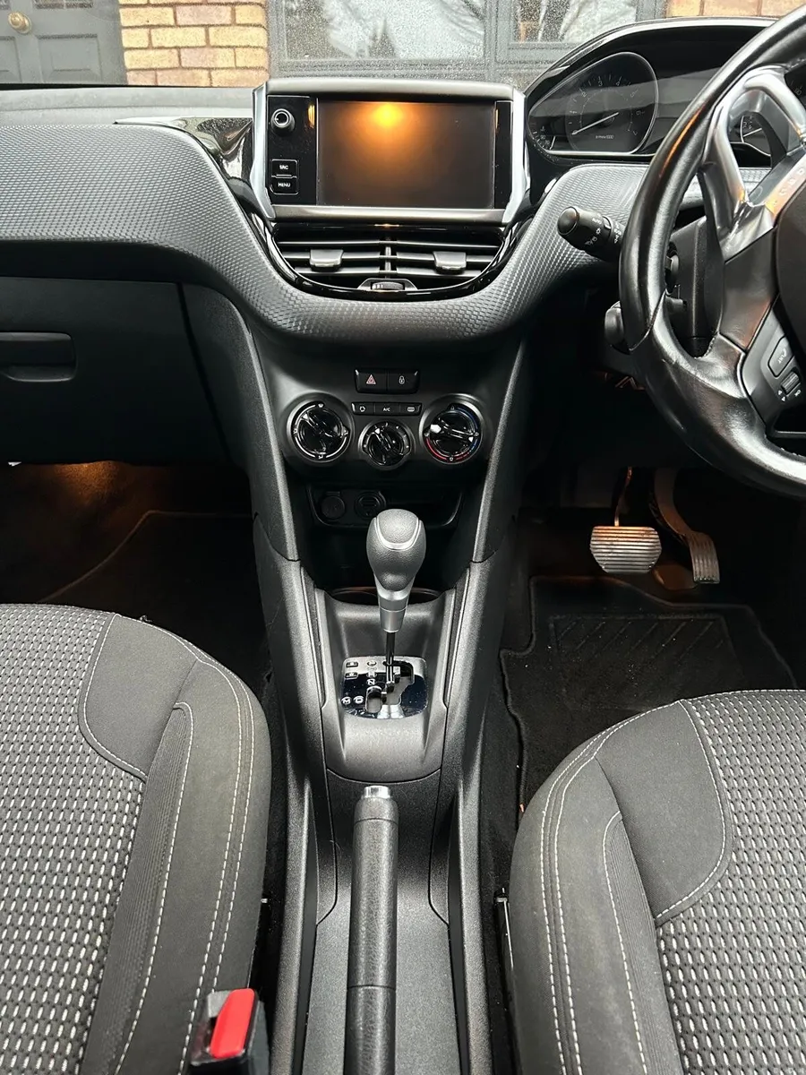 Very good Peugeot 208 - Image 4