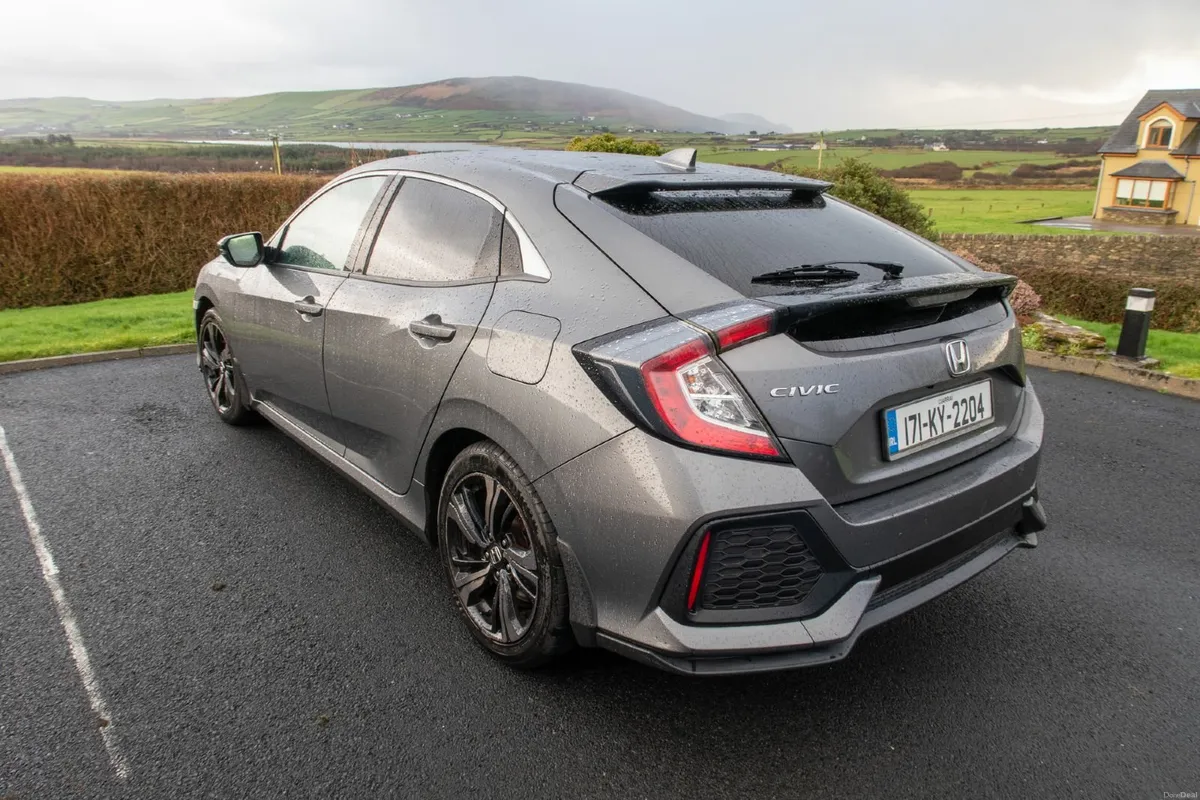 Honda Civic 2017 - Image 2