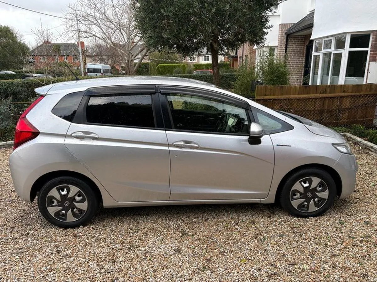 2016 Honda Fit Hybrid Automatic - Image 3
