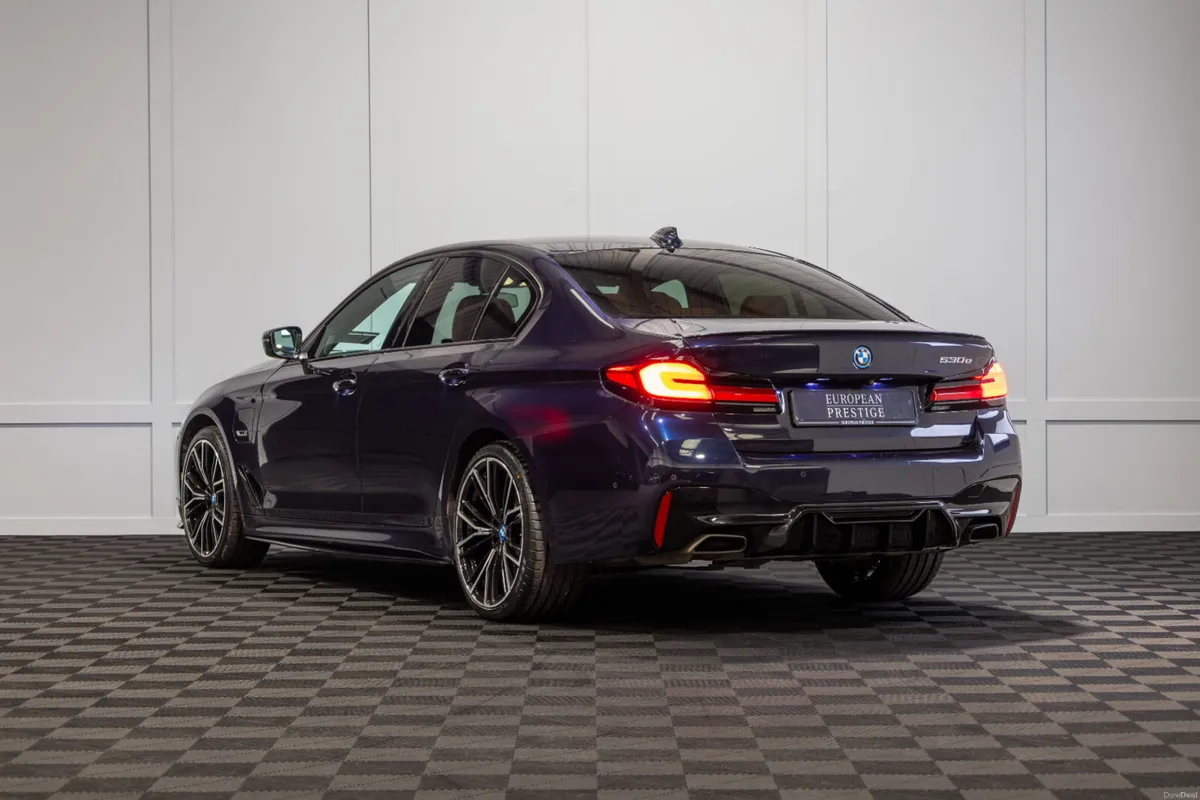 2022 BMW 5-Series 530e M-Sport - Image 4