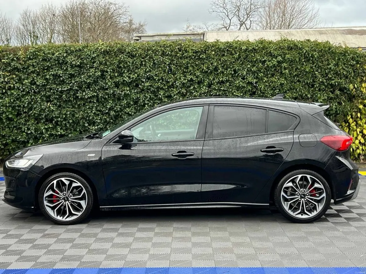 Ford Focus ST-LINE 1.0 HYBRID // VERY LOW MILEAGE - Image 3