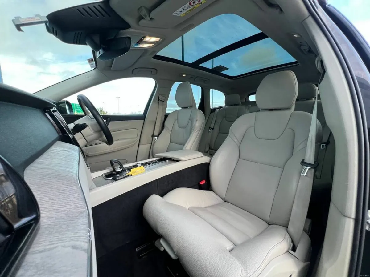 Volvo XC60 T6 PLUS DARK AWD 2.0 ** HUGE SPEC ** // - Image 2
