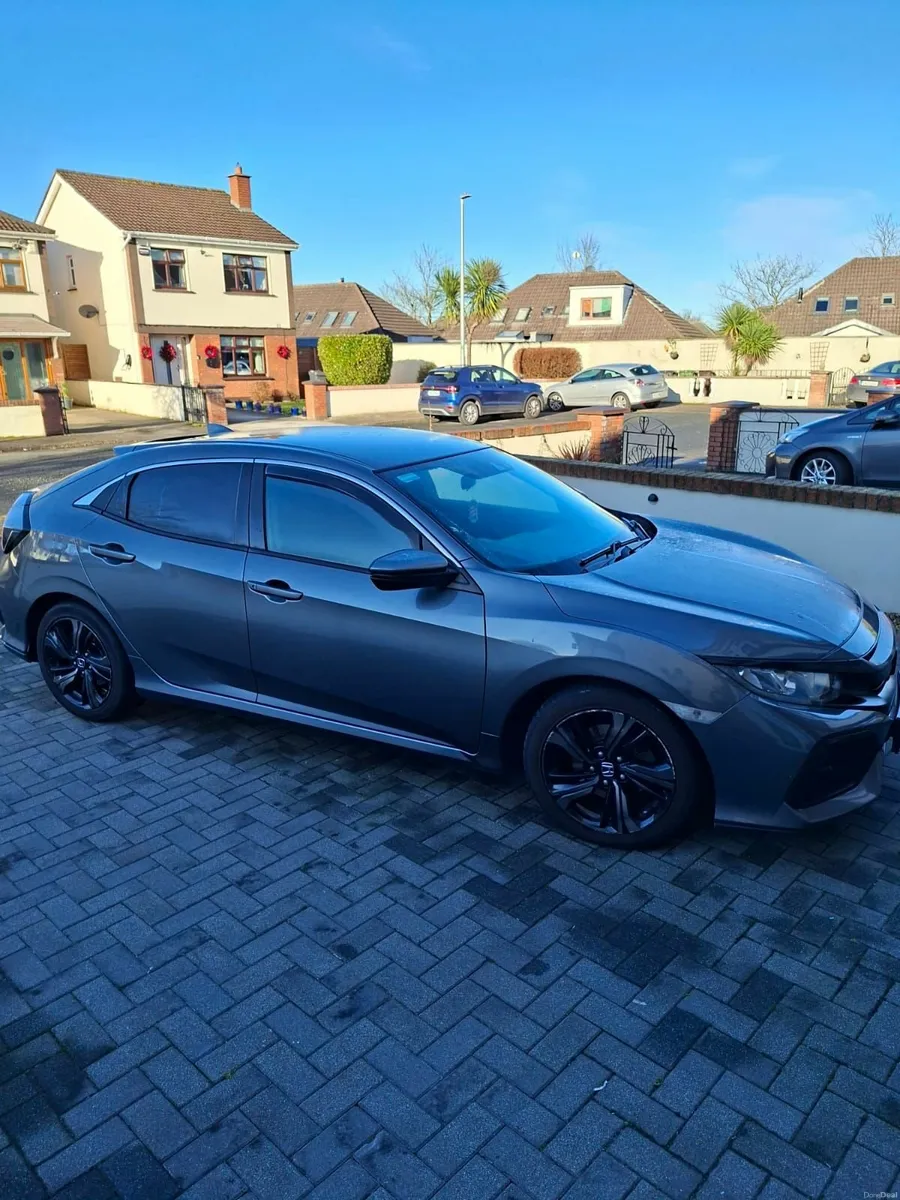 Honda Civic 2018 - Image 2