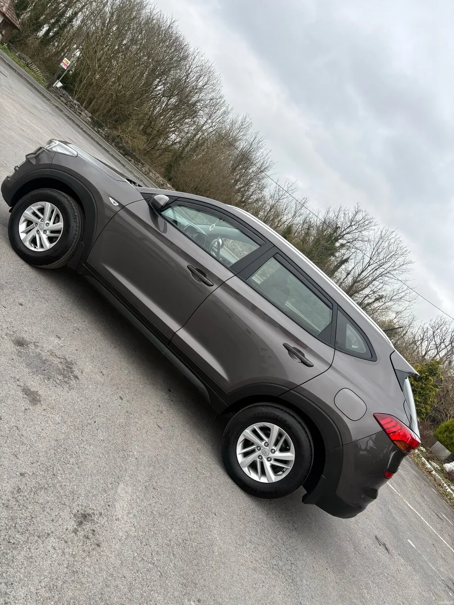 Very clean 201 Hyundai Tucson - Image 4