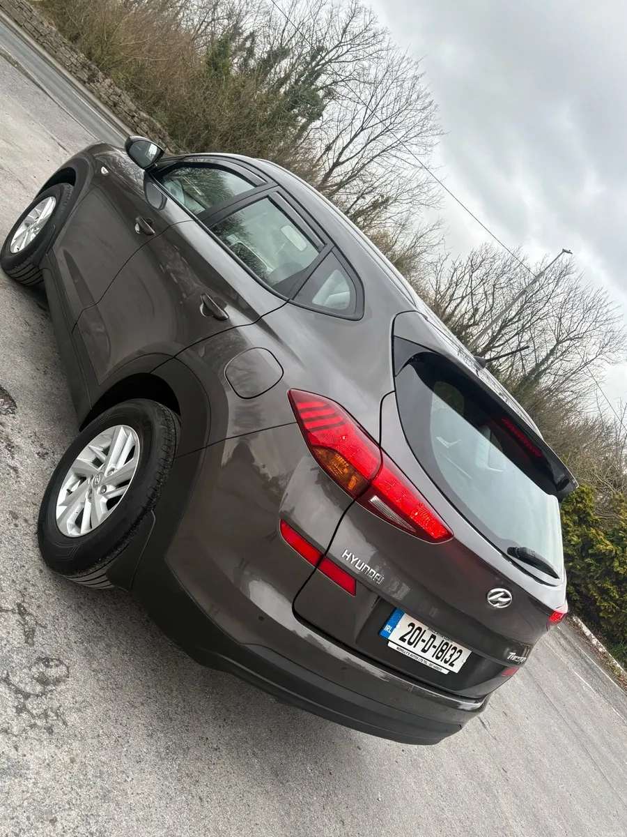 Very clean 201 Hyundai Tucson - Image 3