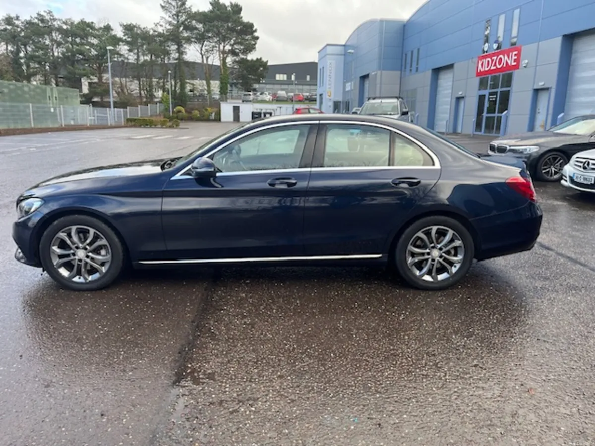 200 AVANTGARDE AUTO PETROL LOW LOW MILEAGE - Image 4