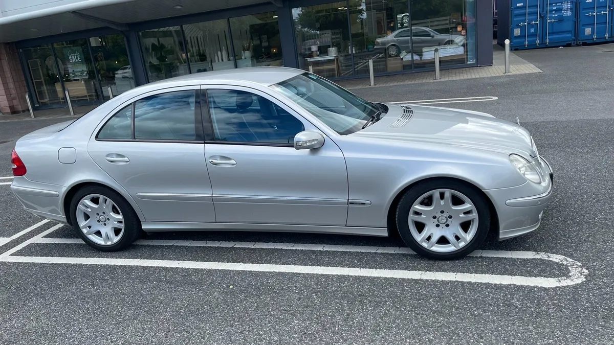 2005Mercedes E-Class Avantgarde 2.2CDI Low Mileage - Image 4