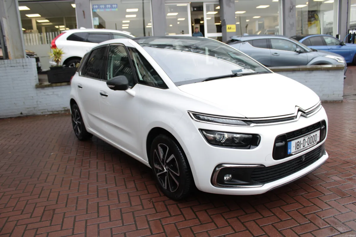 2.0HDI SHINE EDITION 5DR ESTATE AUTOMATIC // 1 OWN - Image 1