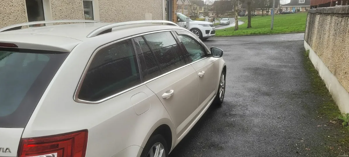 Skoda Octavia Combi 2015, 2.0Liter, DSG, 150BHP - Image 4