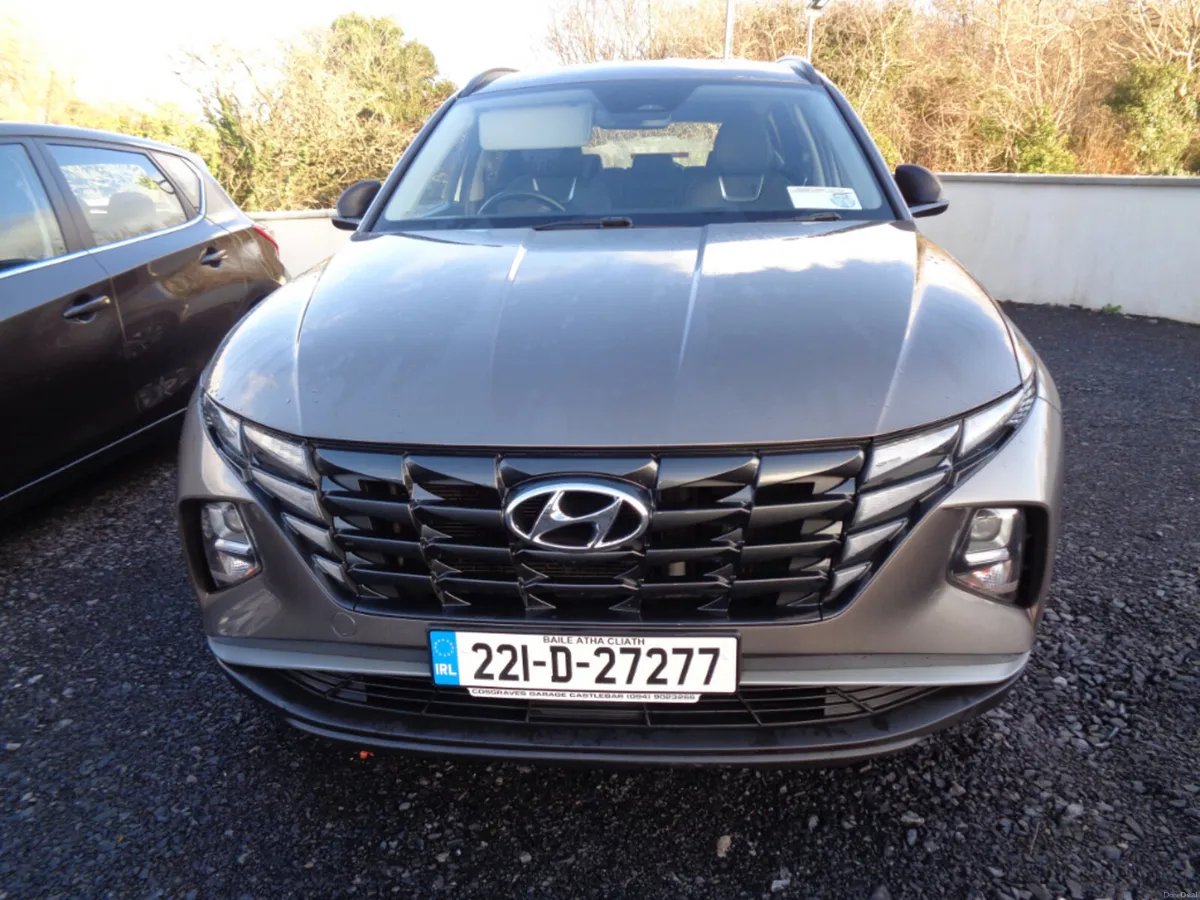 Hyundai Tucson ix35 Executive 5DR - Image 1