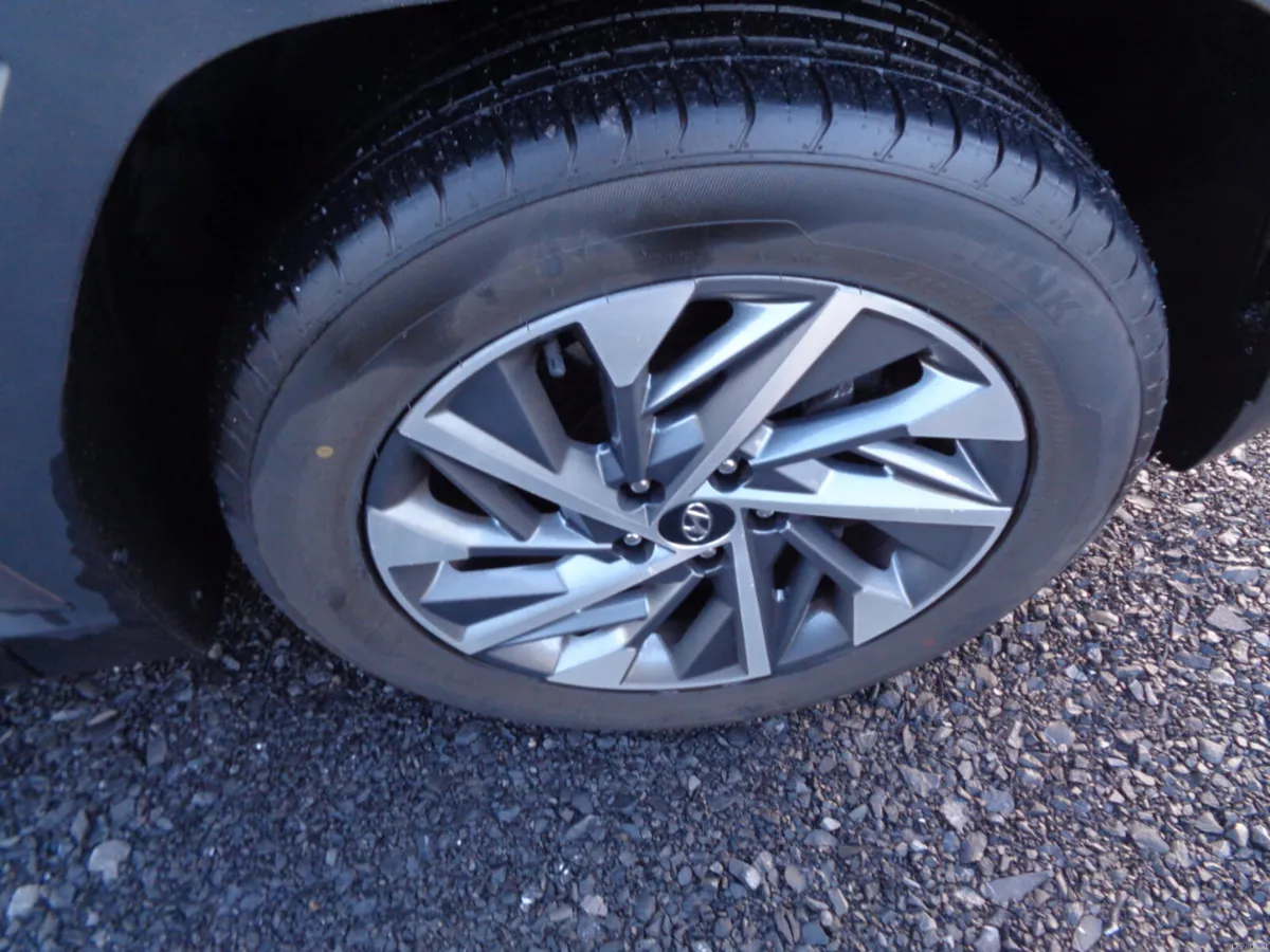 Hyundai Tucson ix35 Executive 5DR - Image 4