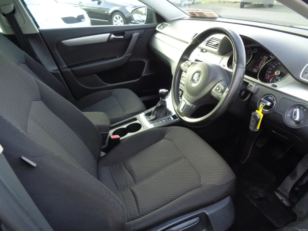 Volkswagen Passat 1.6 TDI S Bluemotion Tech 4DR - Image 4