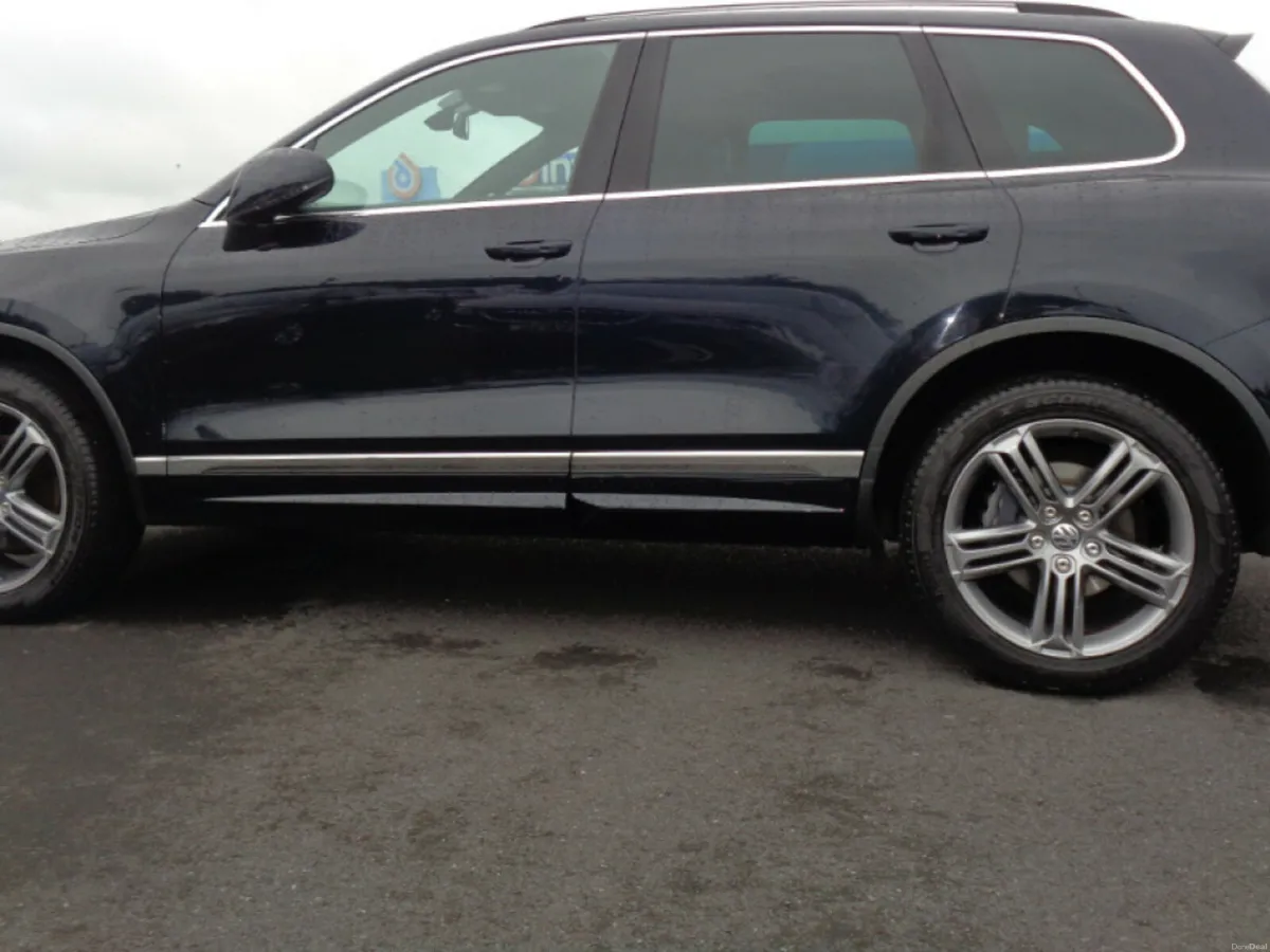 Volkswagen Touareg 3.0 TDI V6 R-line BMT 258 5D A - Image 4