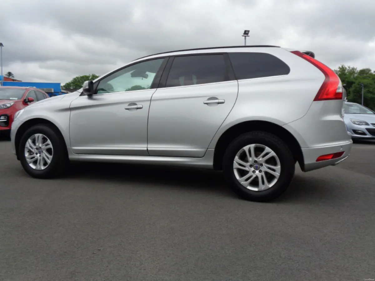 Volvo XC60 SE NAV D4 - Image 3