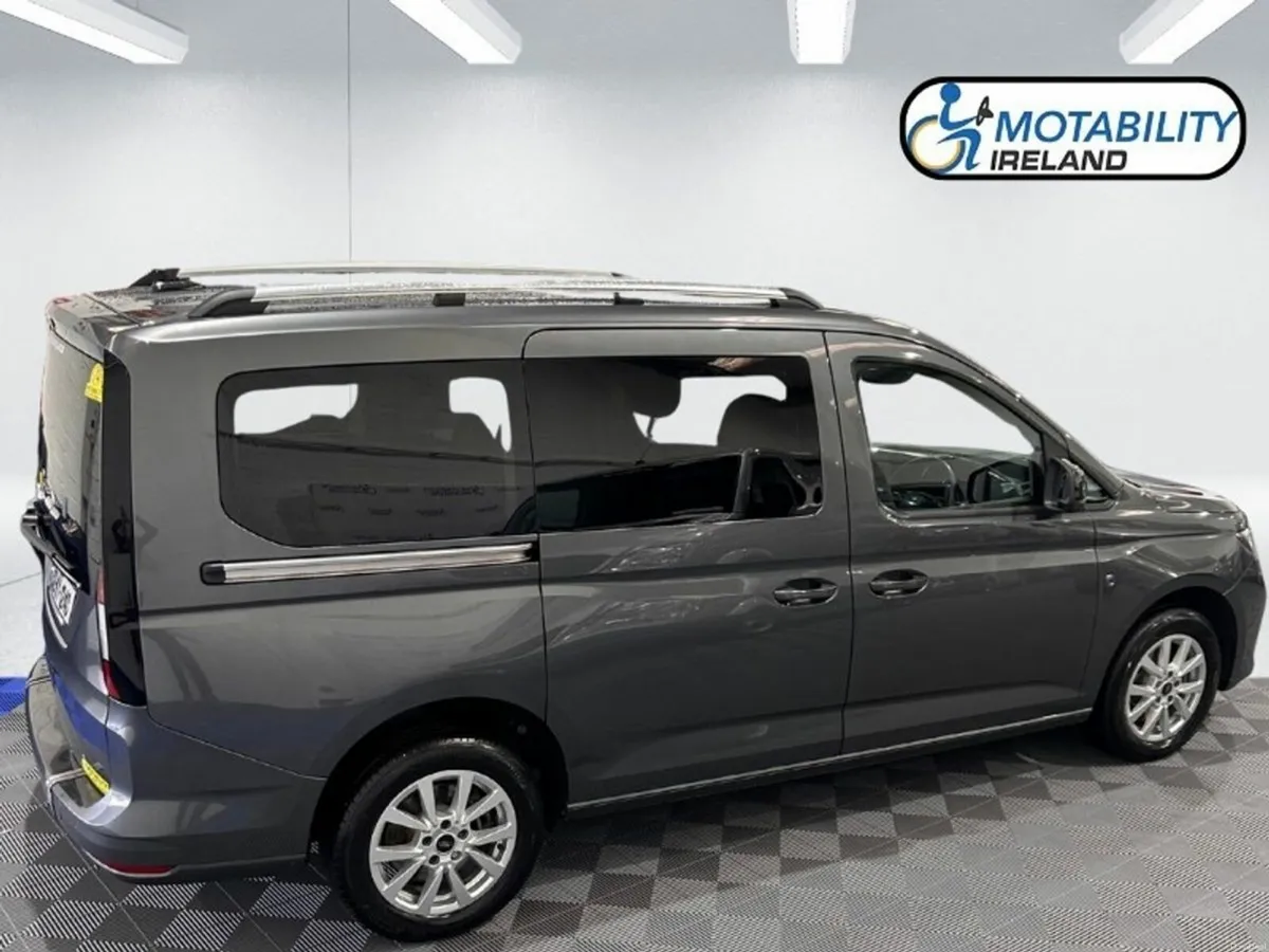 Ford Tourneo Connect Wheelchair Accessible - Image 3