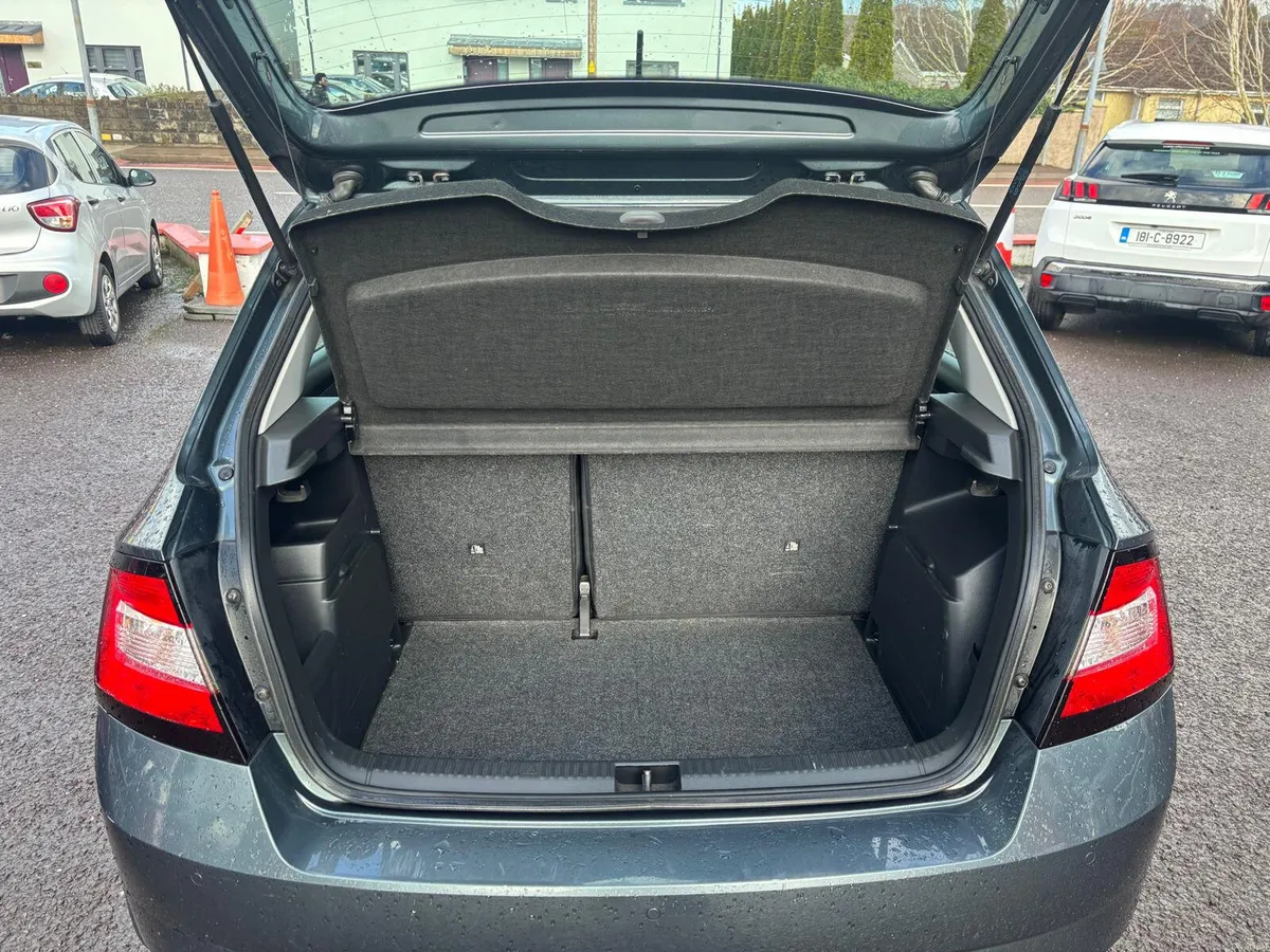 Skoda Fabia 2016  PETROL  AUTOMATIC - Image 4