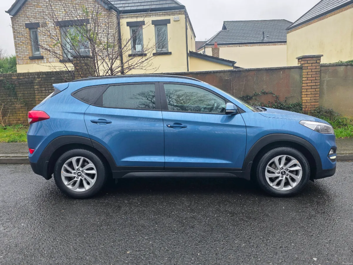 Hyundai Tucson Premium 5DR - Image 2