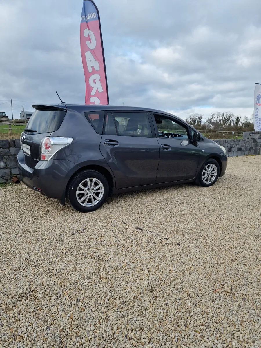 11 Toyota Verso 2.0 D-4D  7 Seater - Image 4