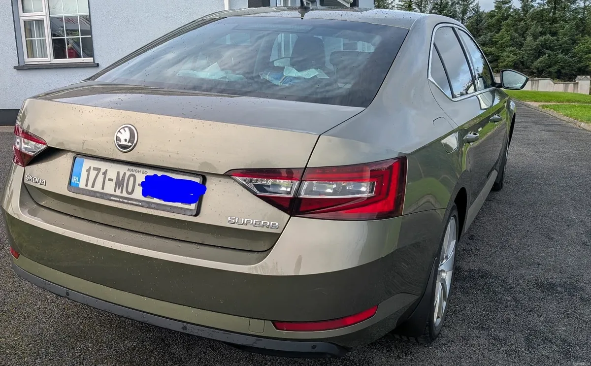 Skoda Superb 2017 - Image 2