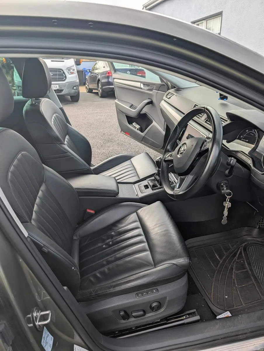 Skoda Superb 2017 - Image 4
