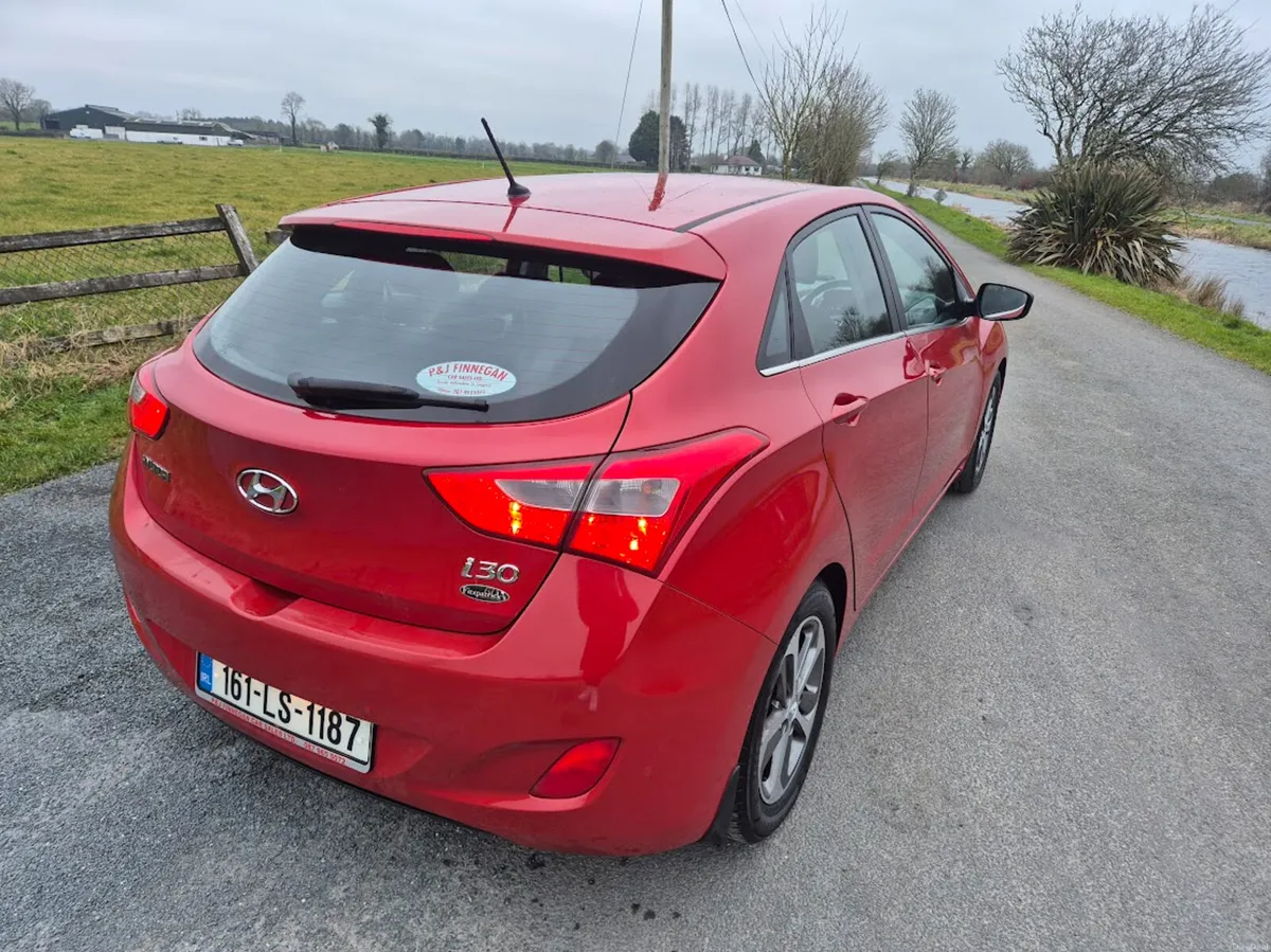 2016 (161) Hyundai i30 1.6 DELUXE 5DR - Image 4