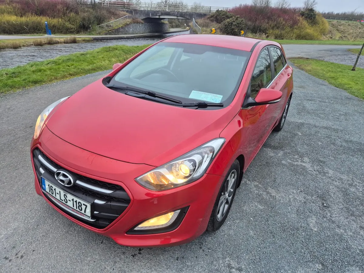 2016 (161) Hyundai i30 1.6 DELUXE 5DR - Image 3
