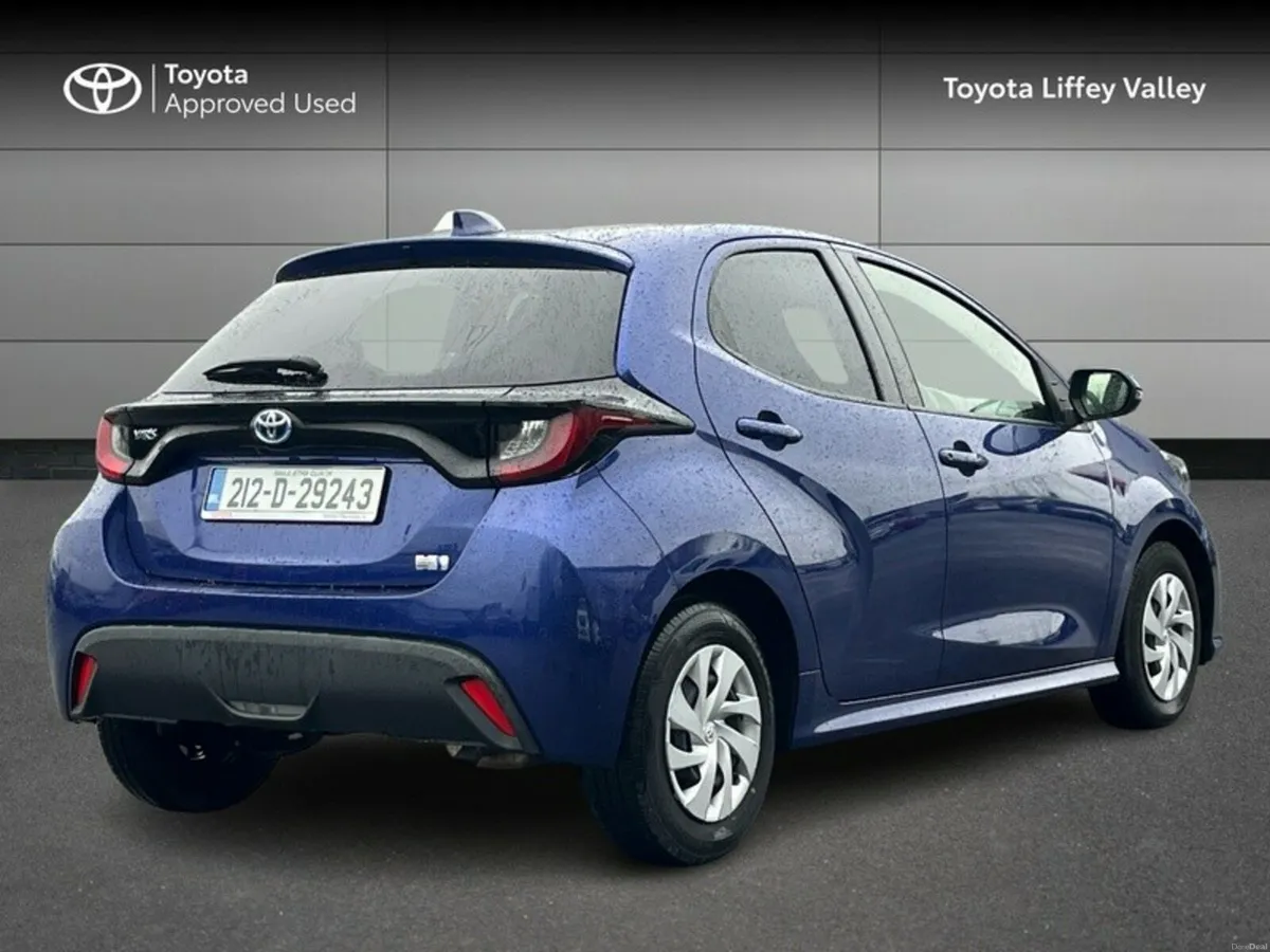 Toyota Yaris YARIS 1.5 HYBRID - Image 2