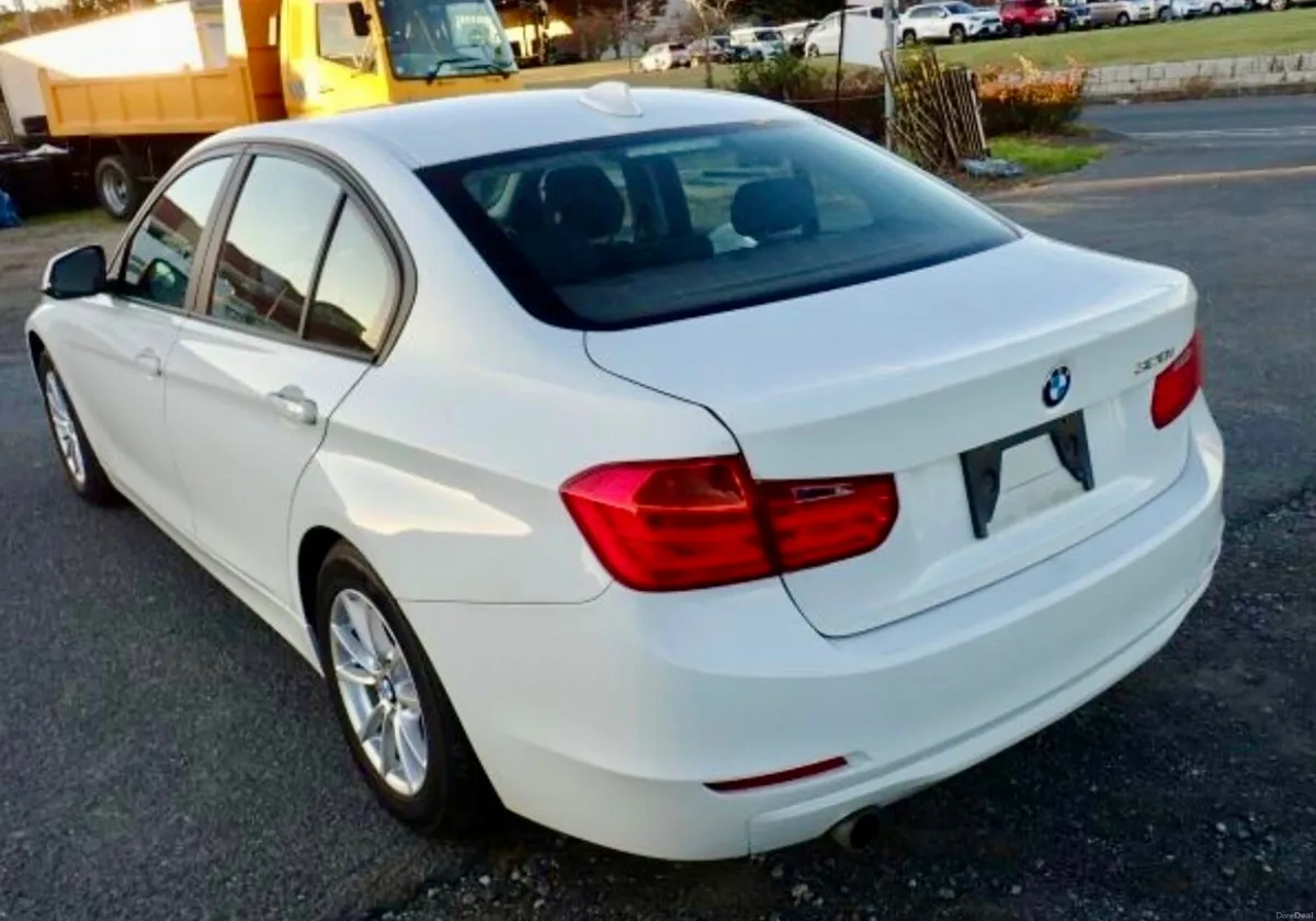 🔵 BMW 320i Petrol Automatic - Image 4