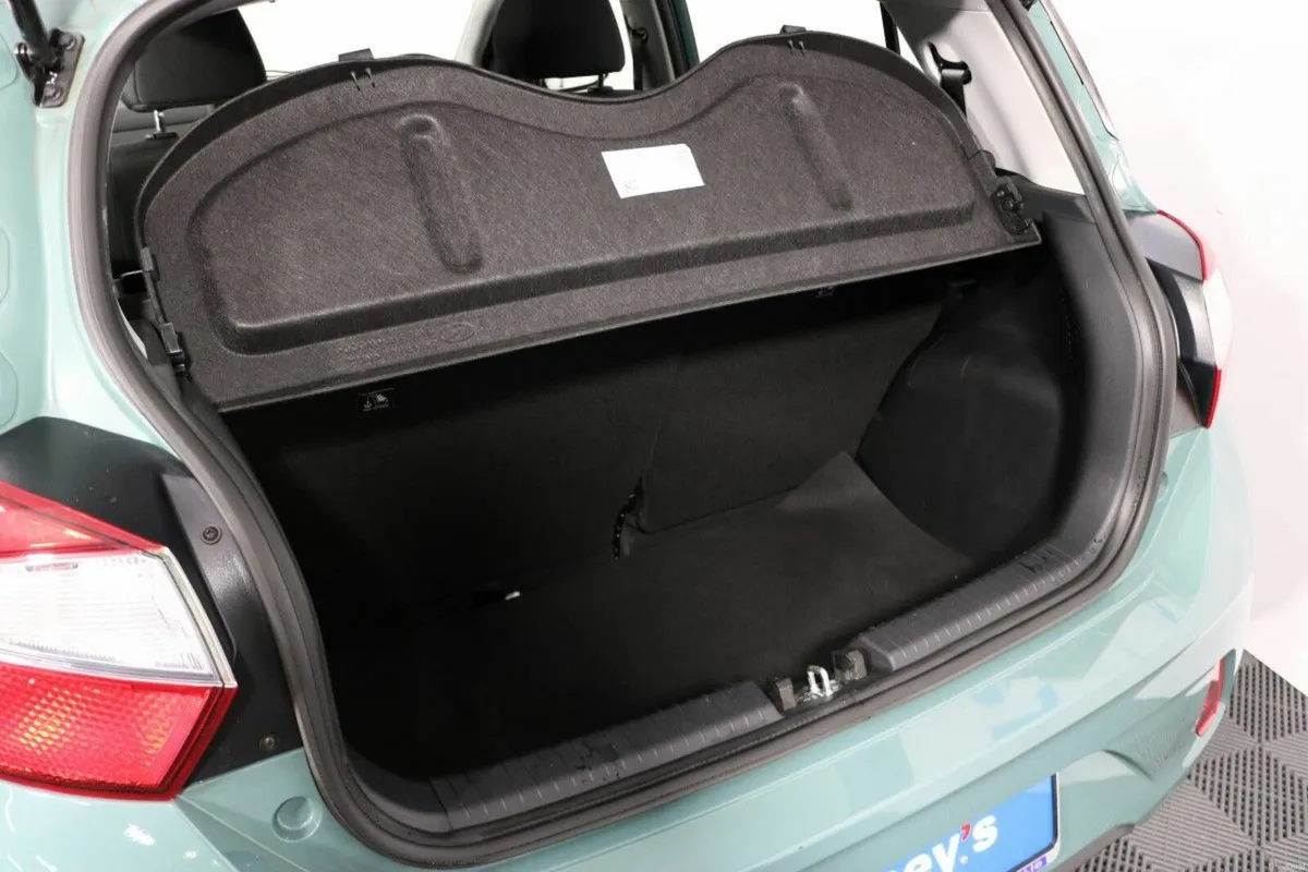 Hyundai i10 SE 1.0L Petrol Hatchback - Very Low Mi - Image 6